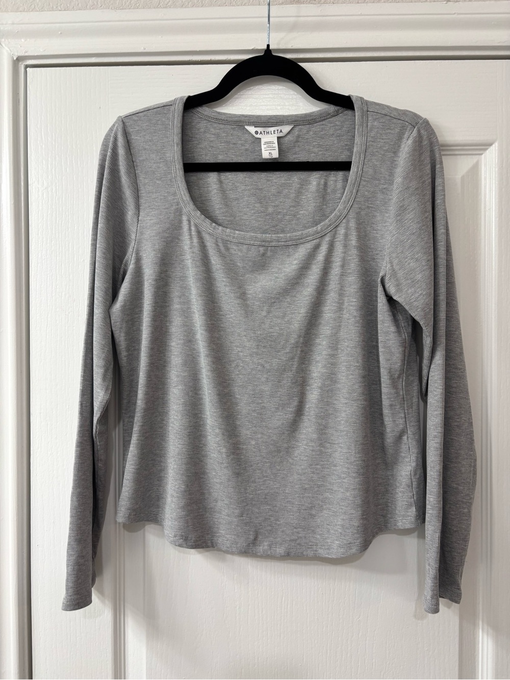 Athleta Light Gray Scoop-Neck Long Sleeve Tee